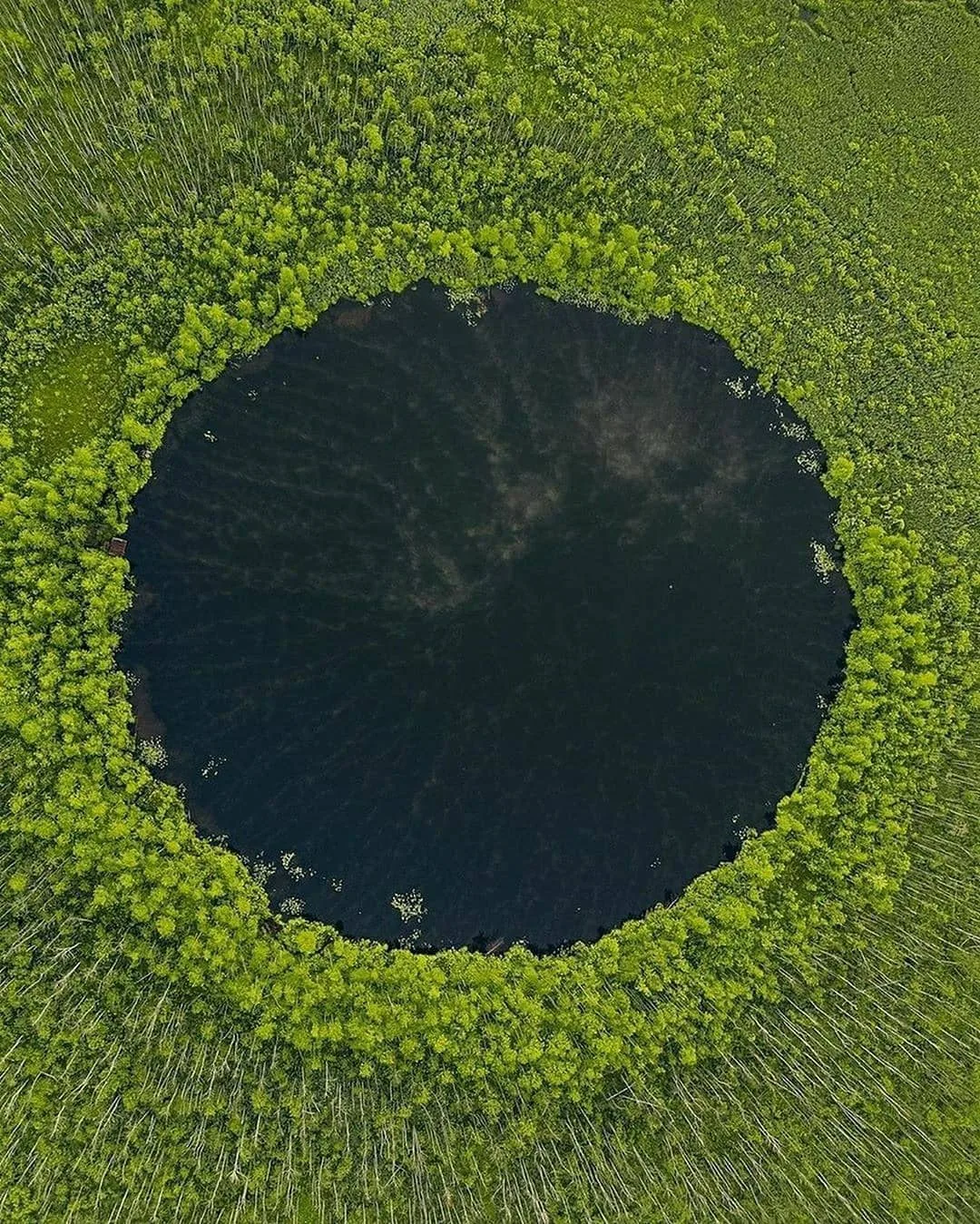 Бездонное озеро в Московской области  Этот загадочный водоём находится недалеко от Солнечногорска Мо