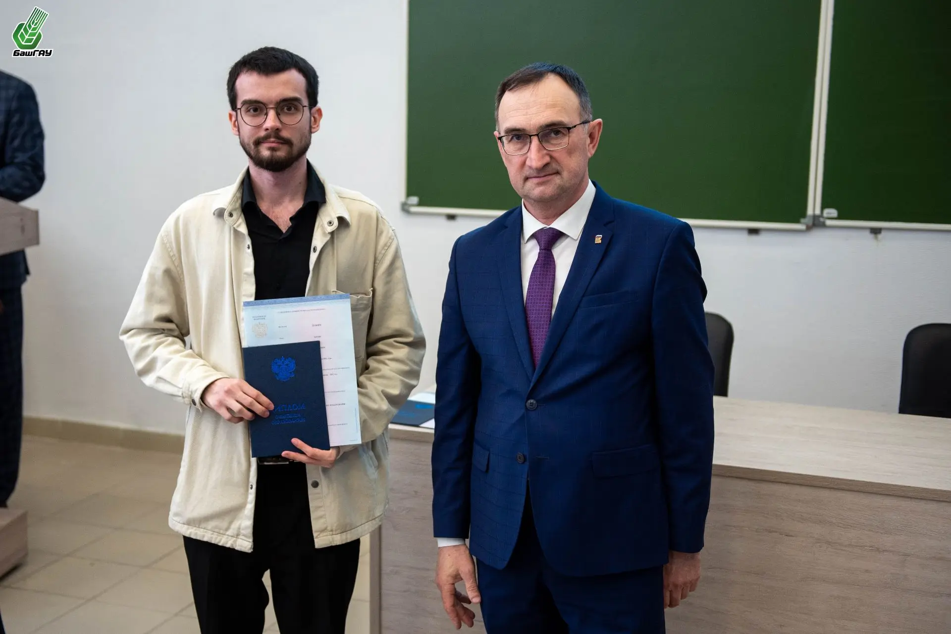 📃🎓БашГАУ начал торжественное вручение дипломов выпускникам заочной формы обучения  Первыми заветные 