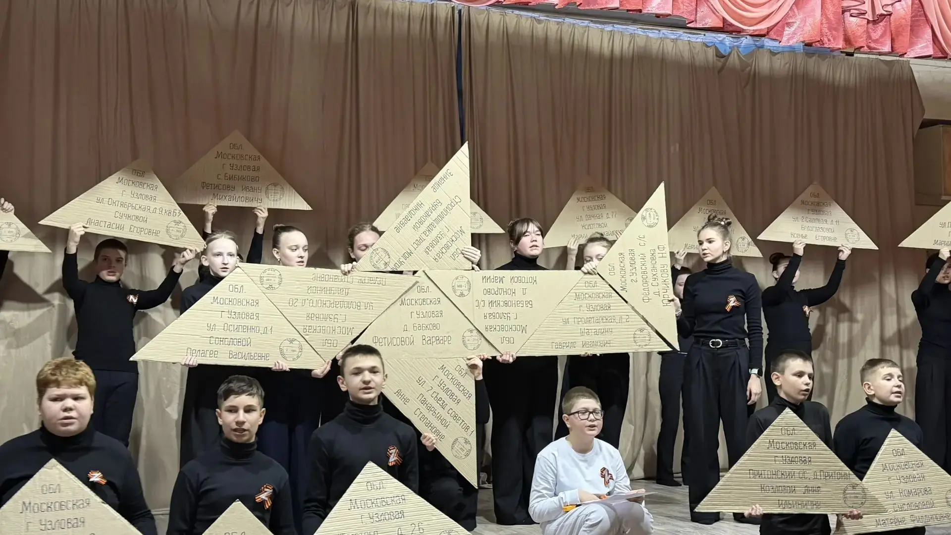 Школьный фестиваль музыкально-литературной композиции «Голос Памяти» прошёл среди 5-11 классов. «Гол