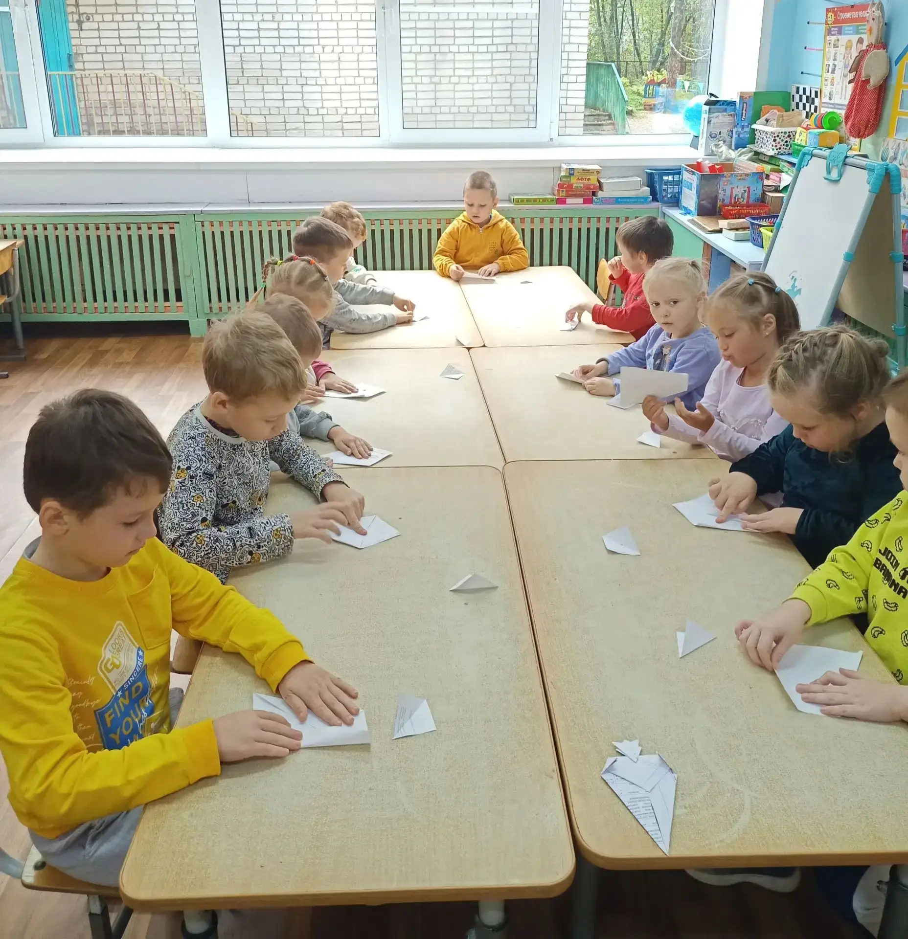 🥕🥕🥕Дети старшей группы  создали удивительную работу - оригами морковь на грядке. Каж...