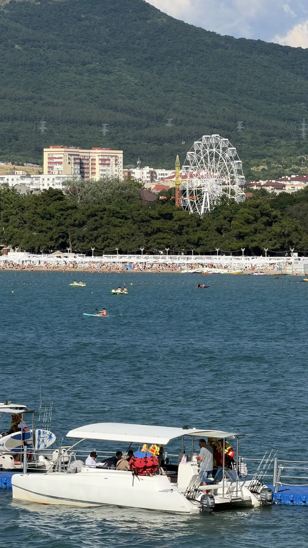🏖️О погоде на сегодня 31 июля:

Утром +24 ясно ☀️
Днём +28 ясно ☀️
Вечером +25 ясно ☀️
Ночью +18 яс