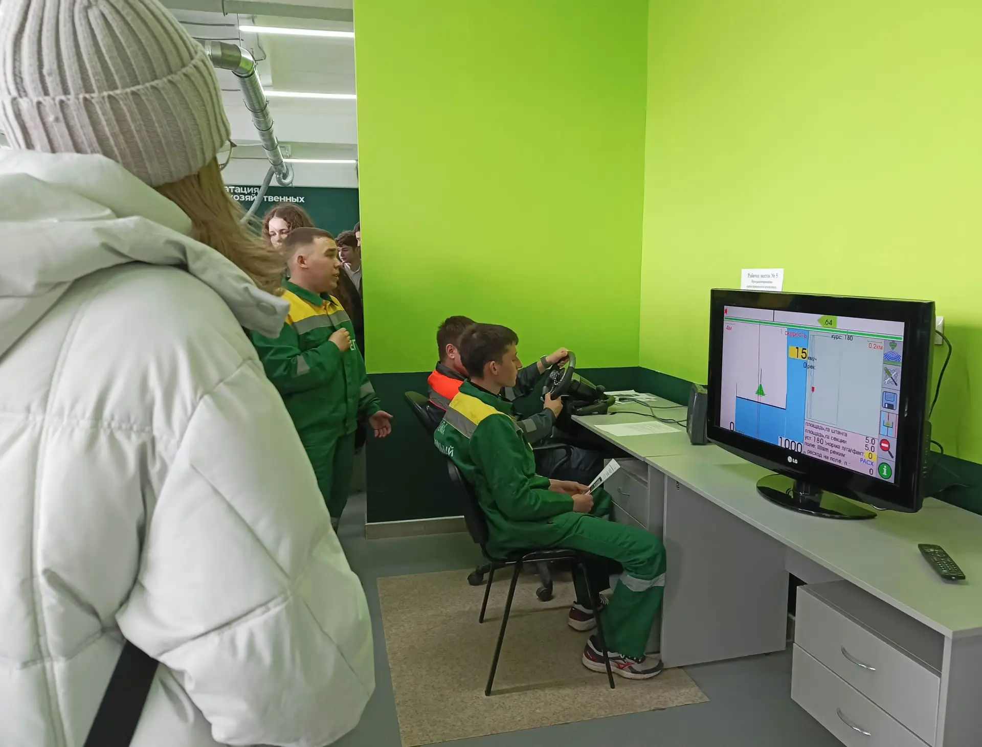 🏫 В рамках профориентационной работы учащиеся школ города Ейска посетили отделение сельского хозяйст