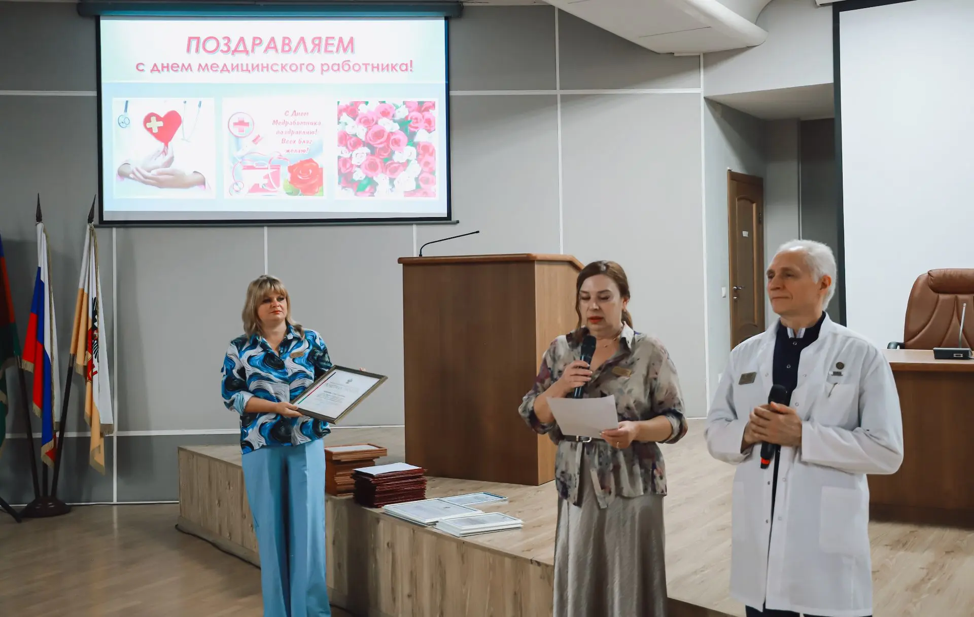 Утро в нашей больнице началось с отличного настроения и музыки! 

В преддверии Дня медицинского рабо