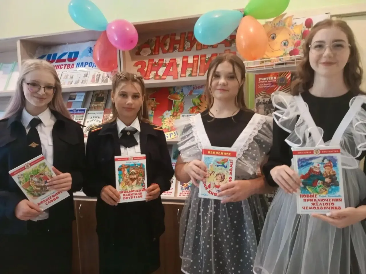 📚 1 сентября в нашей школе началось с экскурсии в школьную библиотеку. Заведующая библ...