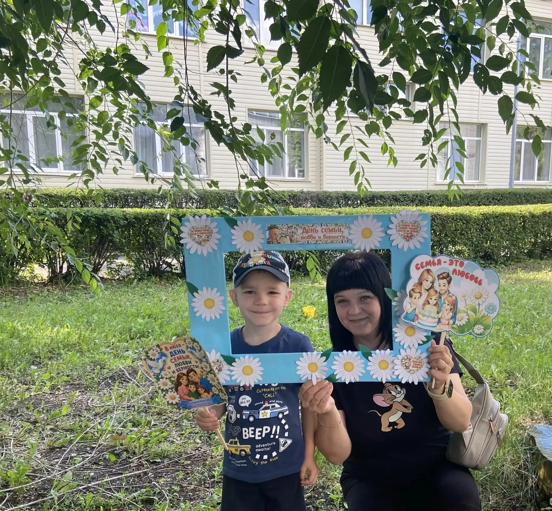 Накануне праздника День семьи, любви и верности в группе "Солнышко " была  организована фотосессия "