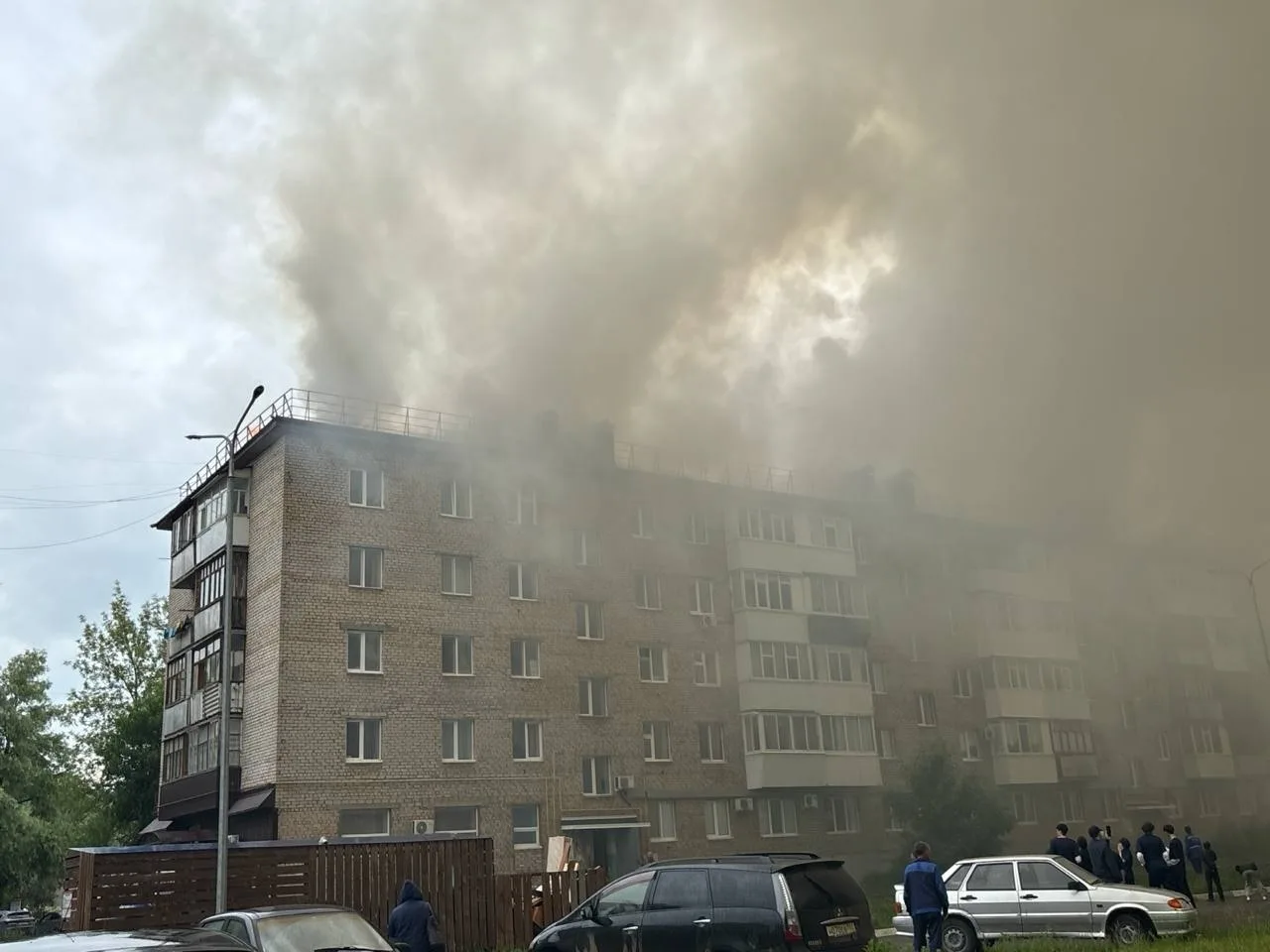 ⚡️В жилом доме по адресу Кувыкина, 3 произошло возгорание кровли.