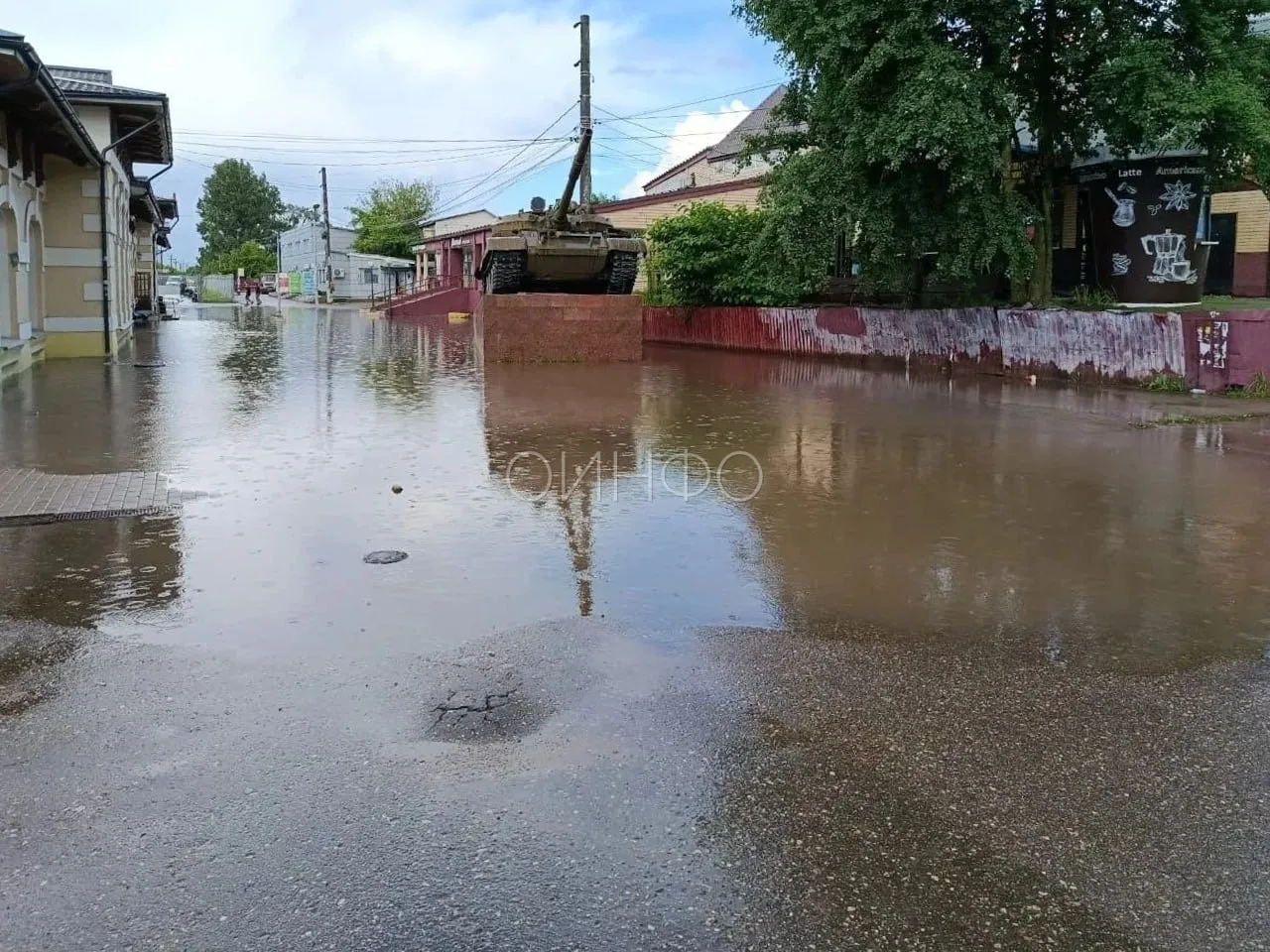 💦 В Кубинке после дождя, как обычно, разлился целый бассейн