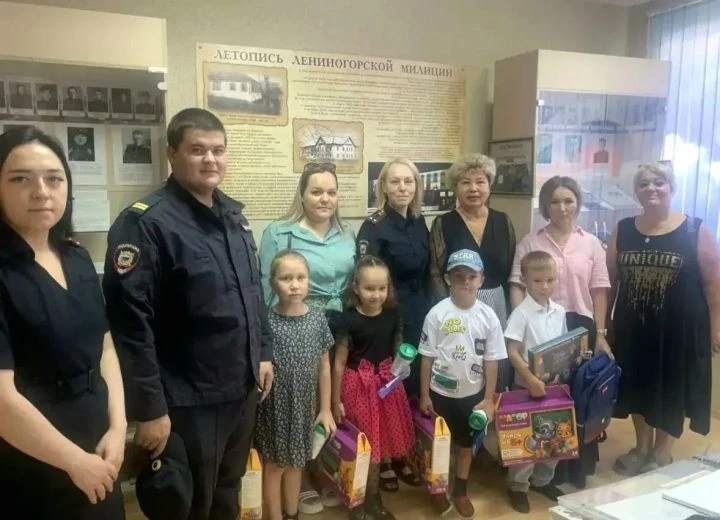Сотрудники полиции Лениногорска вручили будущим первоклассникам школьные принадлежности

Подробнее: 