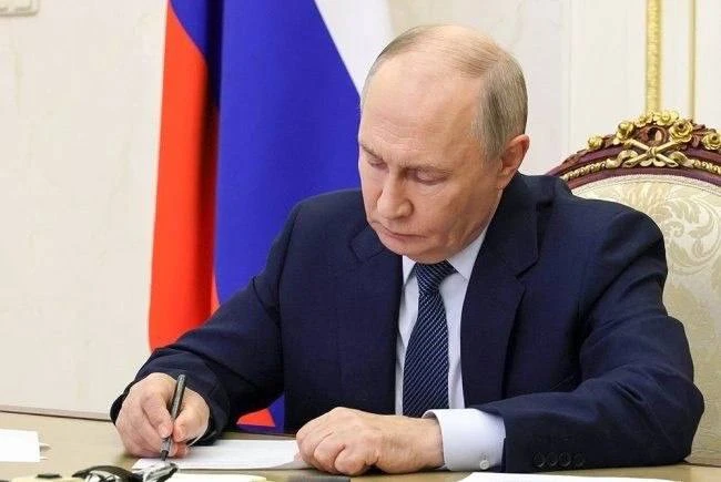 Путин присвоил звание "Город трудовой доблести" 12 городам РФ