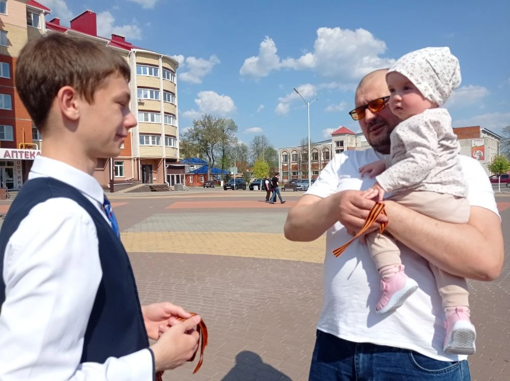 Активисты первичного отделения «Движения Первых» МБОУ Бобровская СОШ №1 совместно с волонтёрским отр