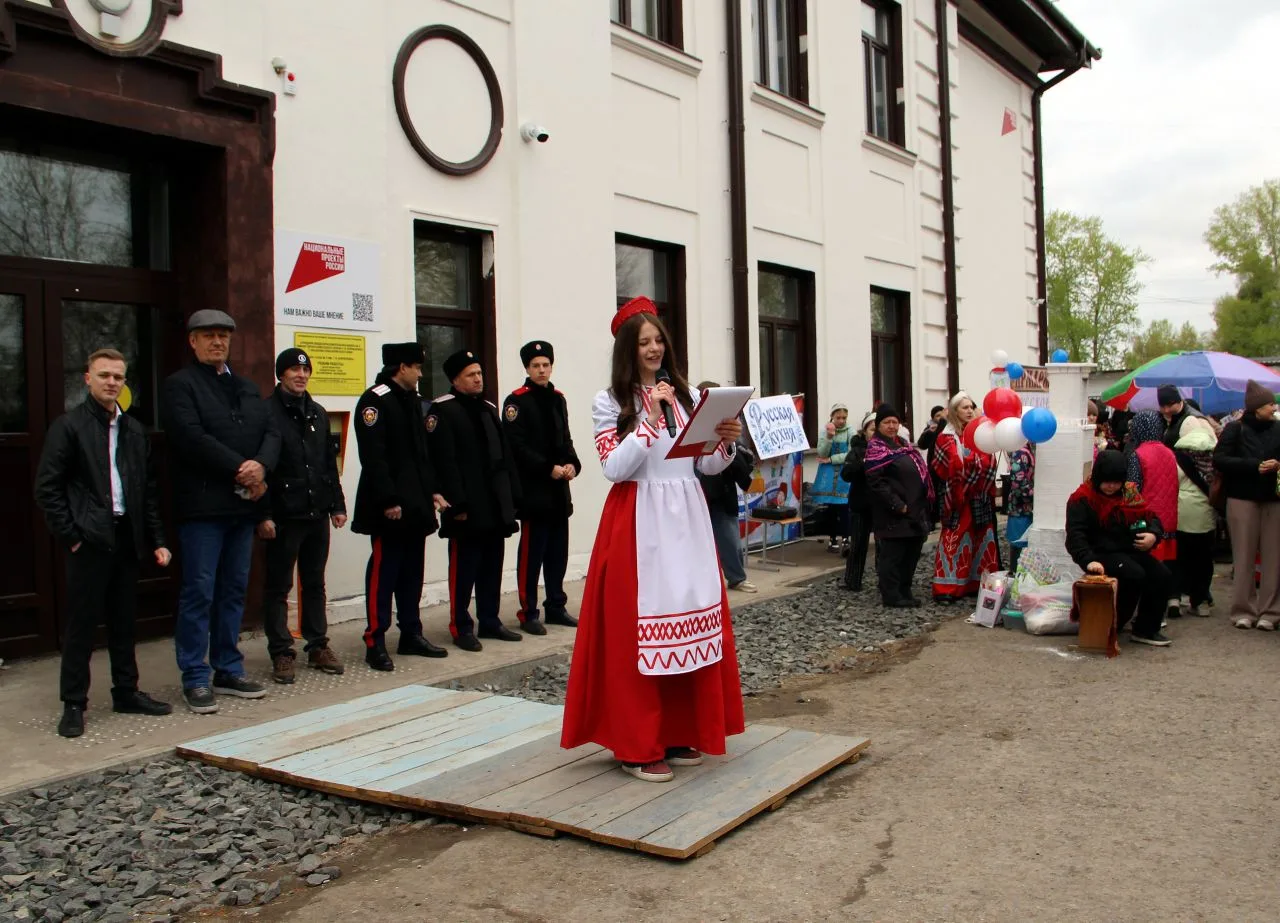«Россия объединяет»: благотворительная ярмарка в школе №2 им. Г.Я. Борисенко! 

 Сегодня в стенах на