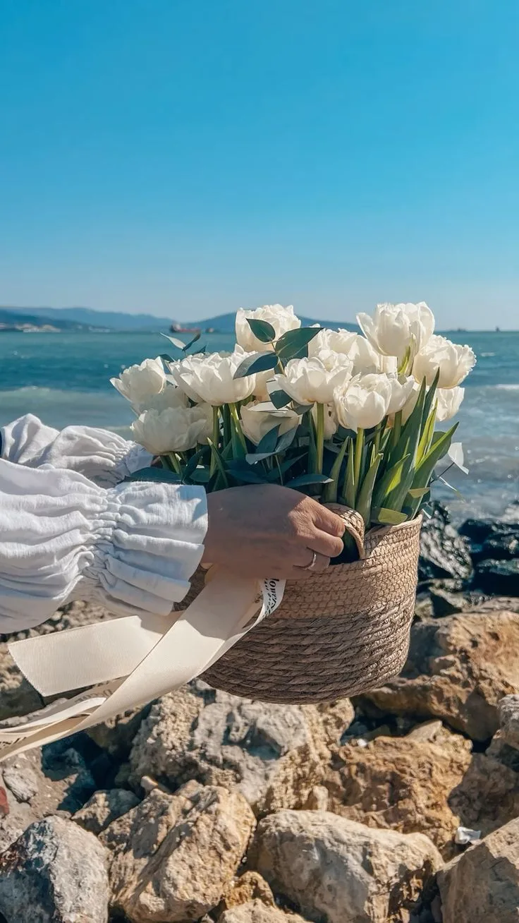 С 8 Марта дорогие женщины! 🌷Пусть компас указывает на