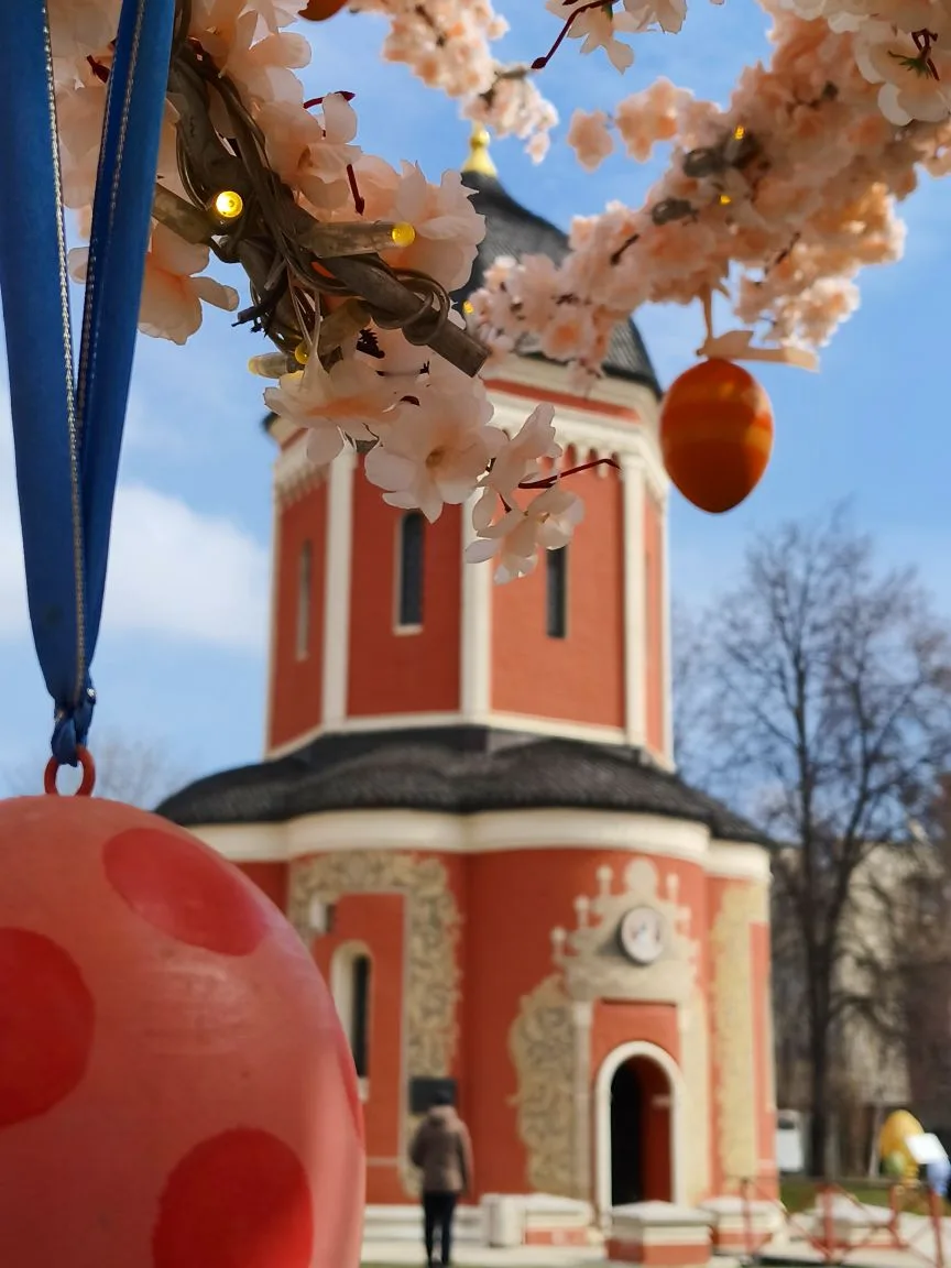 Поздравляем со светлым праздником Пасхи! Желаем Вам мира, добра и душевной радости! Христос Воскресе