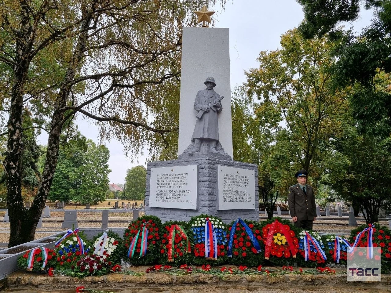 В венгерском городе Полгарди открылся воинский мемориал на месте захоронения 250 солдат...