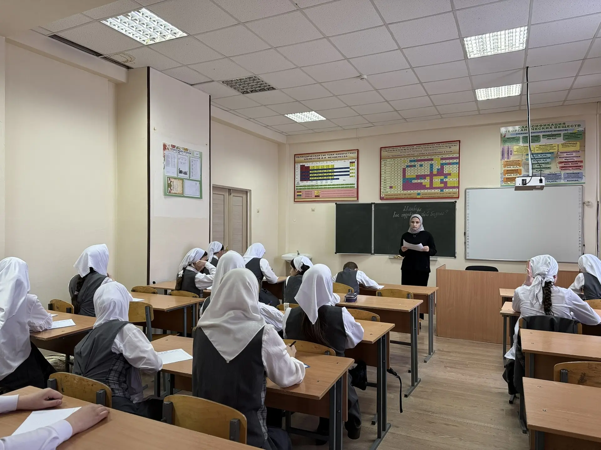 Каждый понедельник в образовательных учреждениях проводятся «Разговоры о важном», направленные на фо