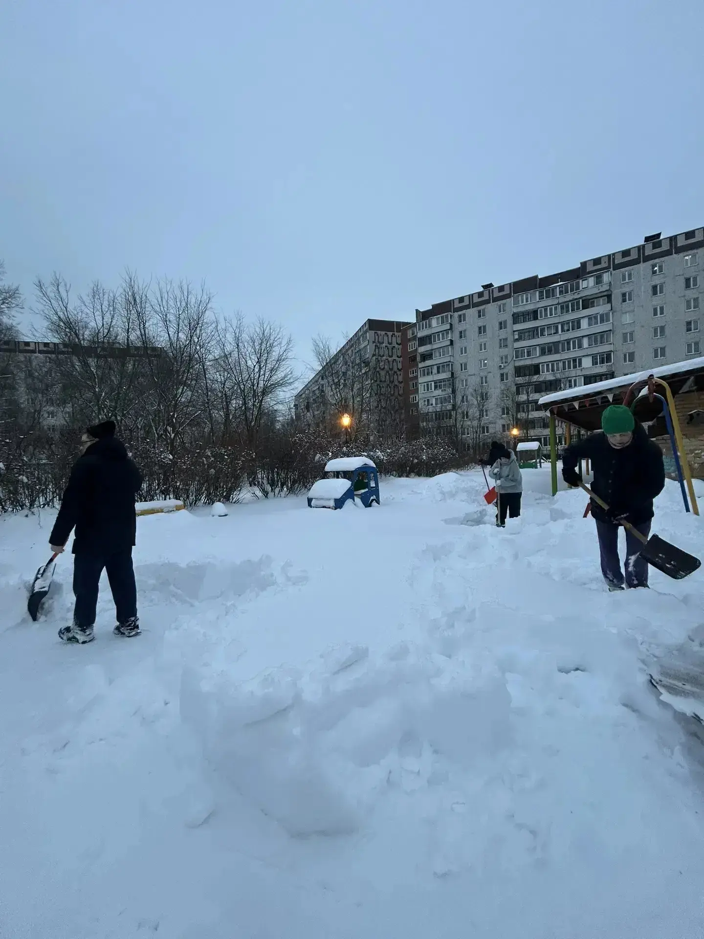 В субботу и воскресенье сотрудники, учащиеся, родители Центра образования, отбросив все свои дела, в