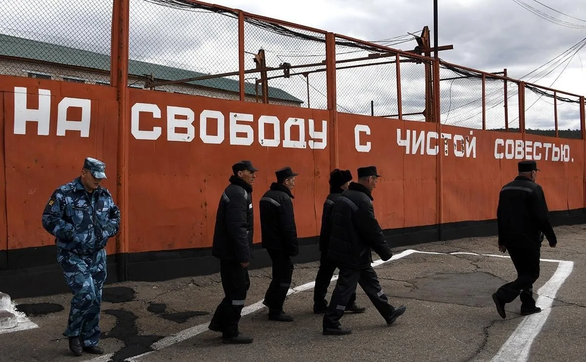 В России разрешили заключать контракты с армией осужденным за контрабанду и участие в б...