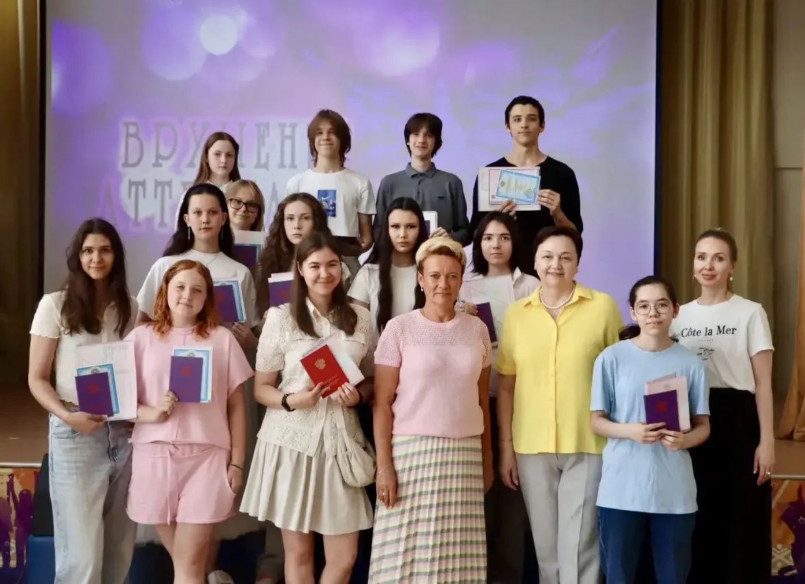 ВРУЧЕНИЕ АТТЕСТАТОВ ВЫПУСКНИКАМ 9-х КЛАССОВ 

🎓29 июня состоялось торжественное вручение аттестатов