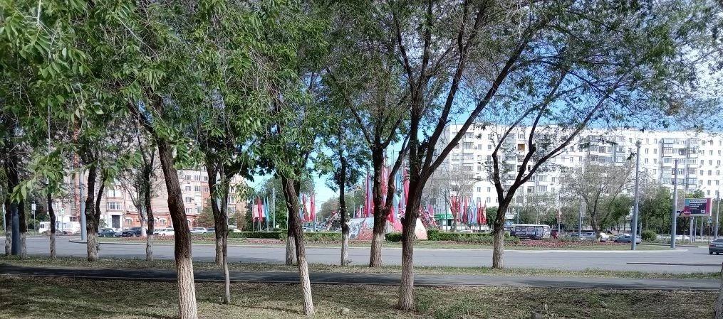 Ул.Ленинская,д.65( сквер)