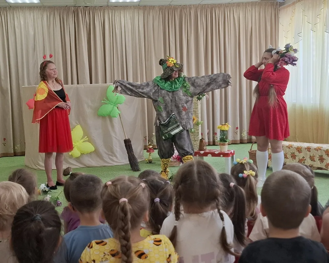 🌸 В нашем детском саду прошел увлекательный спектакль о бережном отношении к природе! 🌸