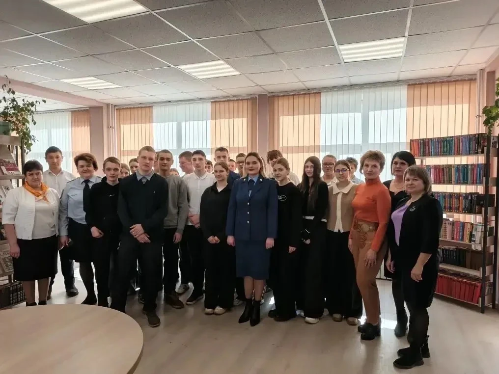 Работник прокуратуры Хвастовичского района провел встречу со школьниками, на которой рассказал о нео