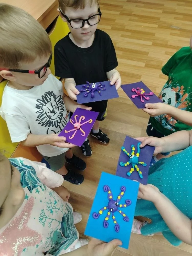 Сегодня наши юные исследователи из младшей и средней групп погрузились в удивительный мир подводных 