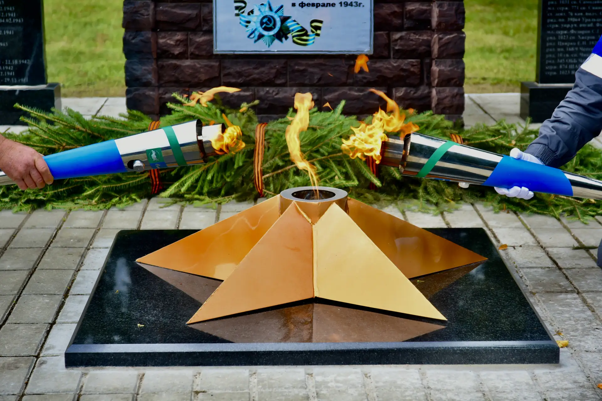 🔥На Братской могиле в Покровском районе зажгли Вечный огонь

Благодаря реализации проекта компании 
