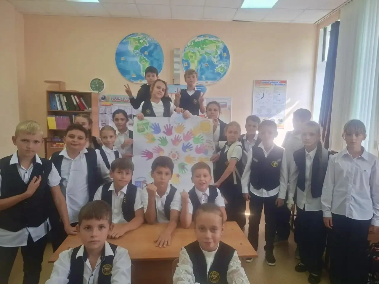 В начале учебного года наши «Орлята» из 4 «А» класса сделали очень важный шаг в мир бол...