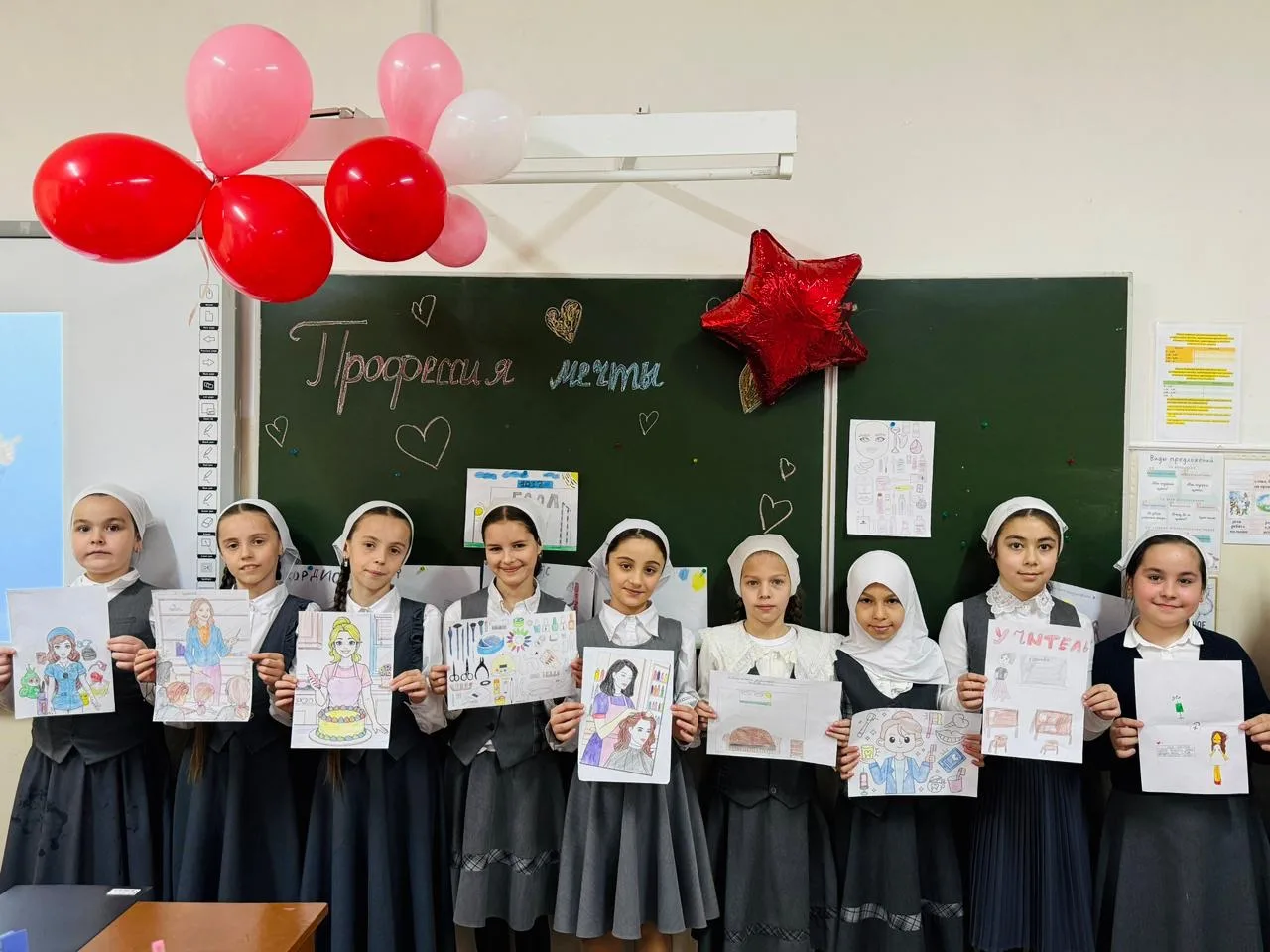 💬📢 С ПРАЗДНИКОМ ВЕСНЫ И ТРУДА❗️

🌸В преддверии 1 мая в нашей школе прошло необычное занятие. Глав