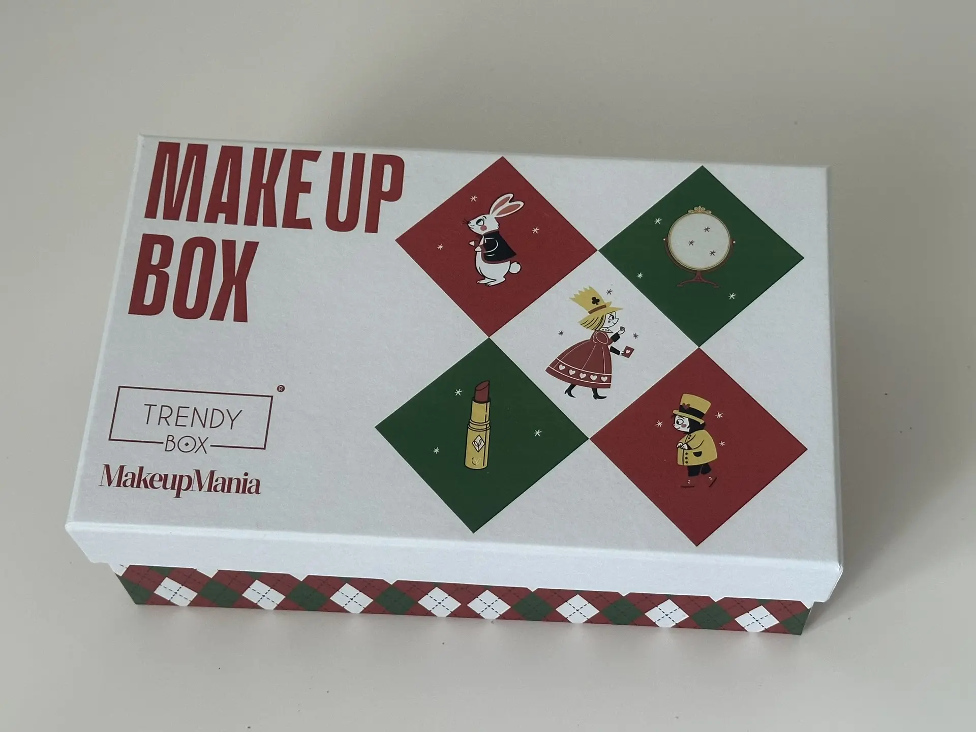 Открыла сегодня свой MAKE UP BOX №3/2025 от Trendy Box 🤍.  Внутри бокса находятся продукты для макия
