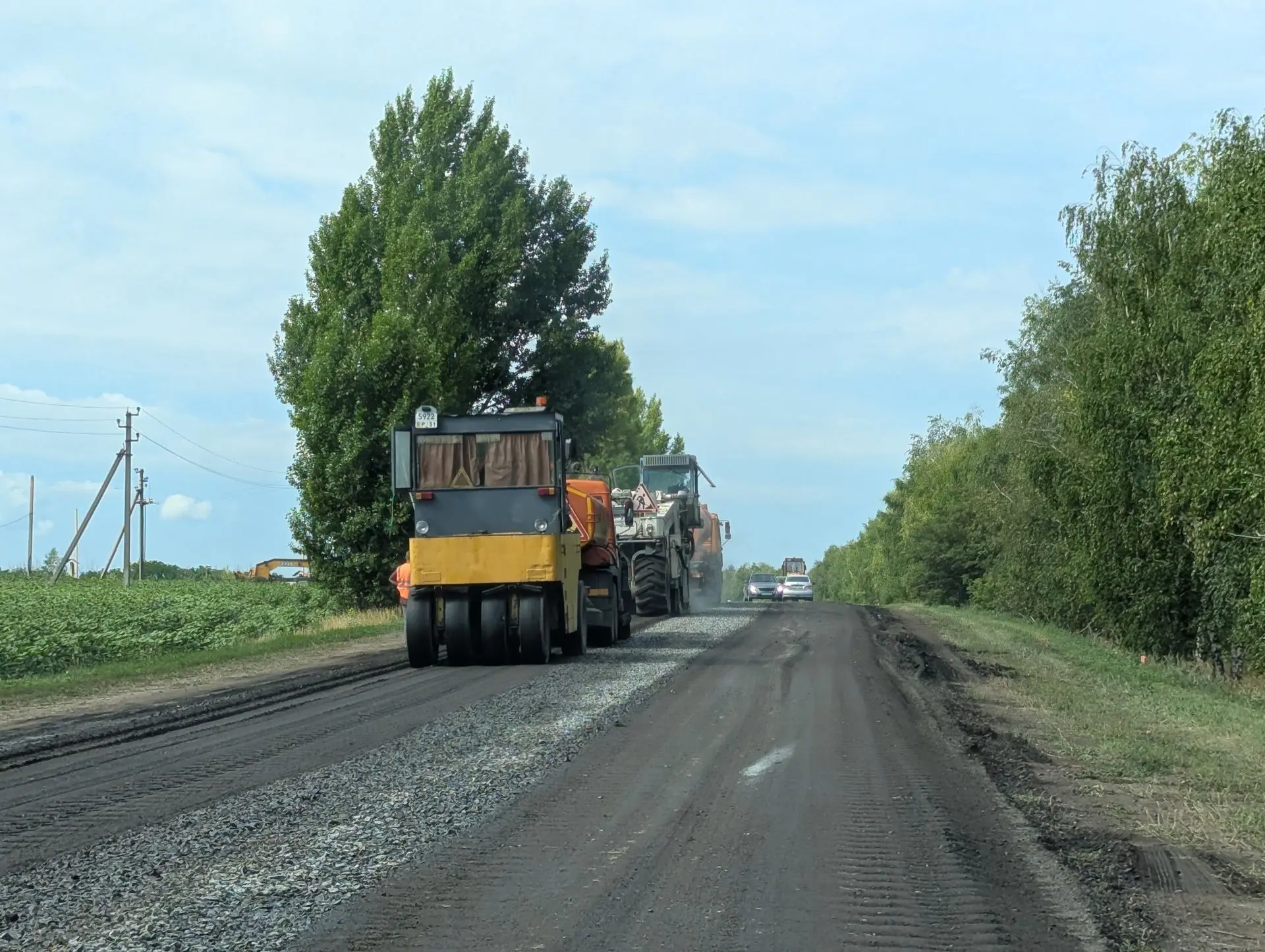 В Ровеньском округе продолжается ремонт дороги возле Нагольного