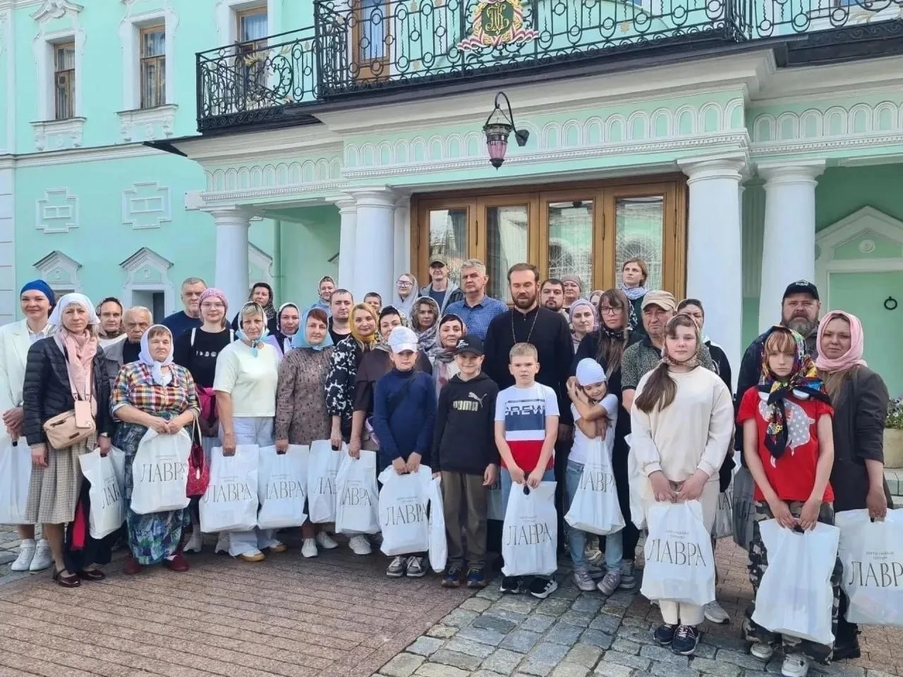 💙 Подольчане — члены семей участников СВО совершили поездку по святым местам