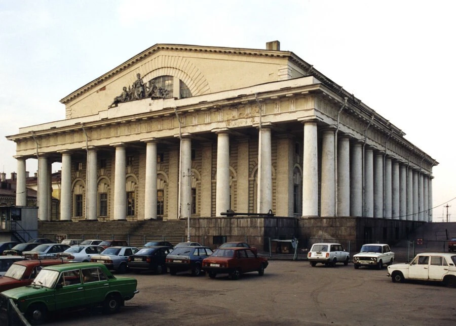 🚗 Платная автостоянка у Биржи. Петербург, 1994 год.