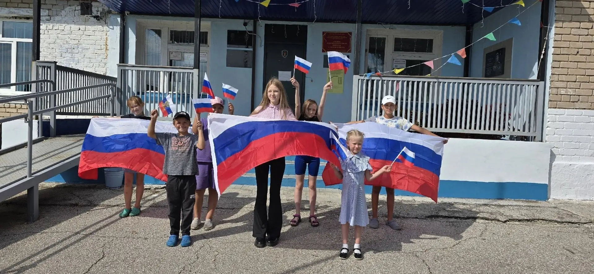 🇷🇺 Три цвета величия: С Днём флага России!
