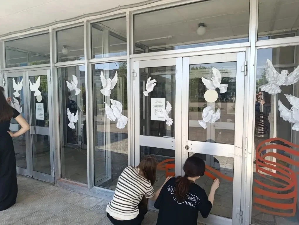 🌟 В нашей школе прошла Всероссийская акция «Окна Победы»! 🌟 🕊️ В преддверии празднования годовщины П