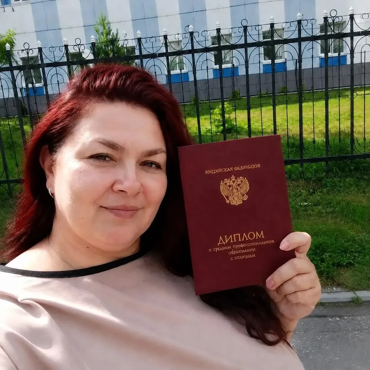 🩺 Знакомьтесь: Хмеленко Анна Сергеевна — наш новый фельдшер с красным дипломом! 🏅

В продолжение