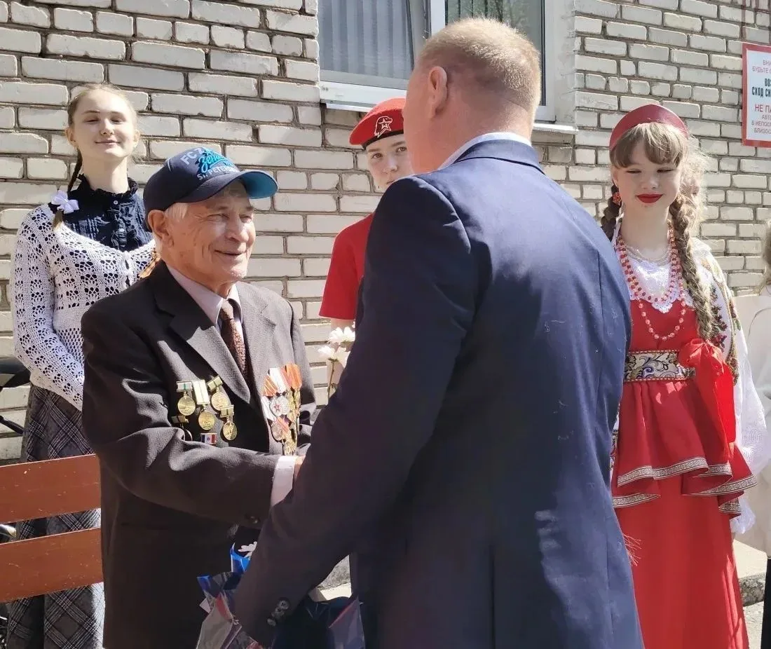 Парады у Дома ветерана в кадре! В преддверии Великого праздника - Дня Победы юнармейцы отряда имени 