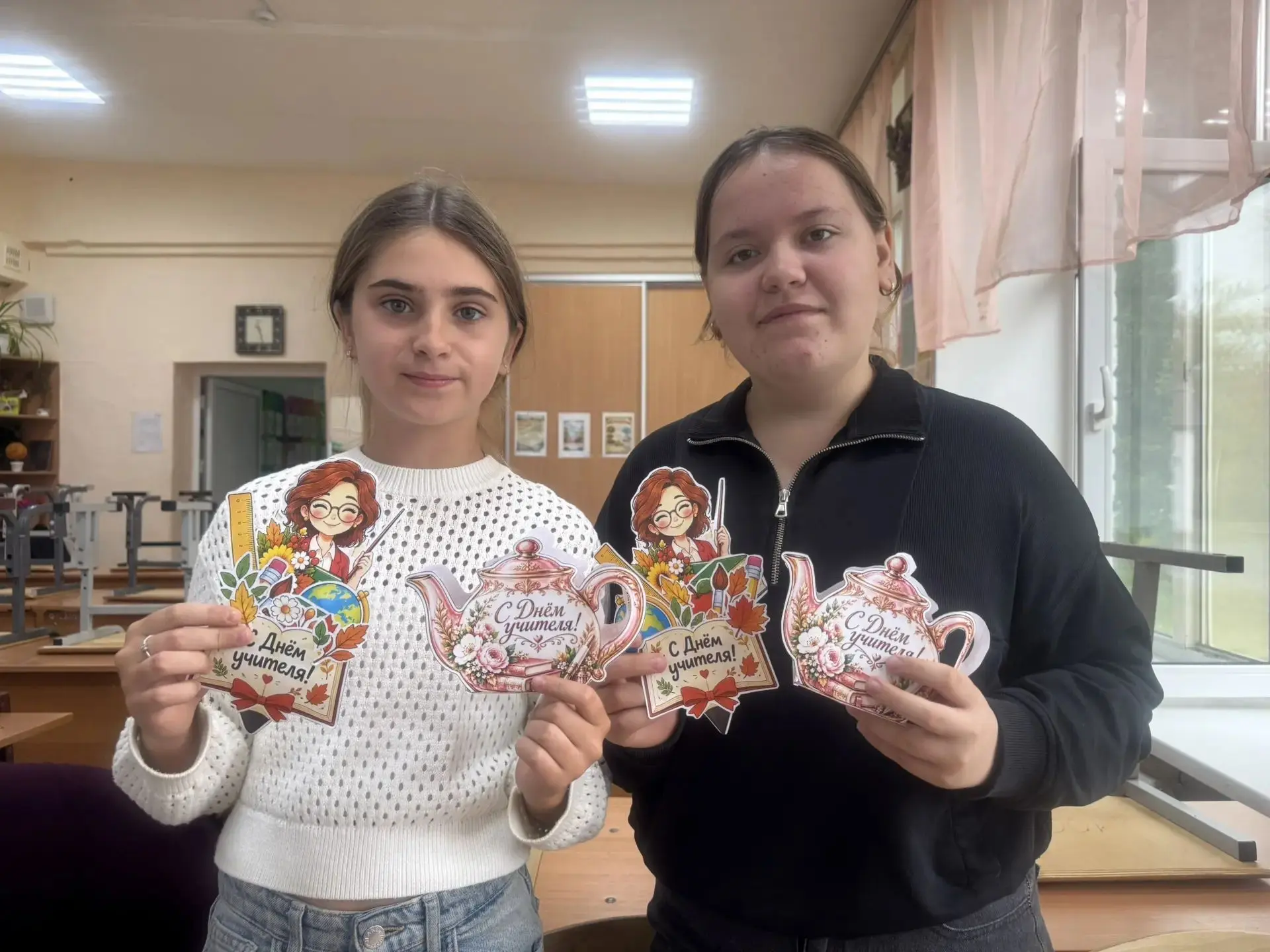Сегодня на занятии кружка «Основы проектной деятельности» ребята готовились к Дню учите...