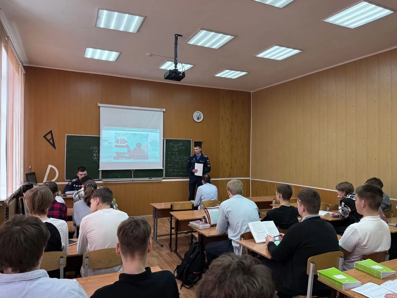 Встреча с будущими защитниками Отечества  В честь Дня защитника Отечества в нашей школе прошло особе