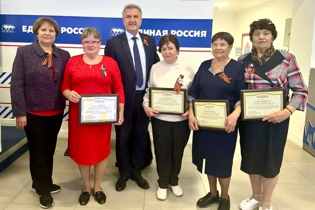 В Штабе общественной поддержки наградили серебряных волонтеров группы «Будь ближе. Икряное».  На тор