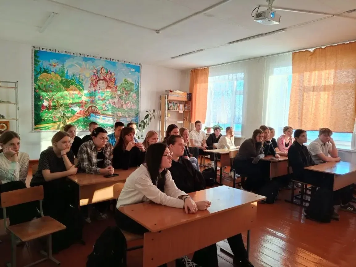 13 февраля в нашу школу приезжали педагоги АГАУ, провели с ребятами профориентационную ...
