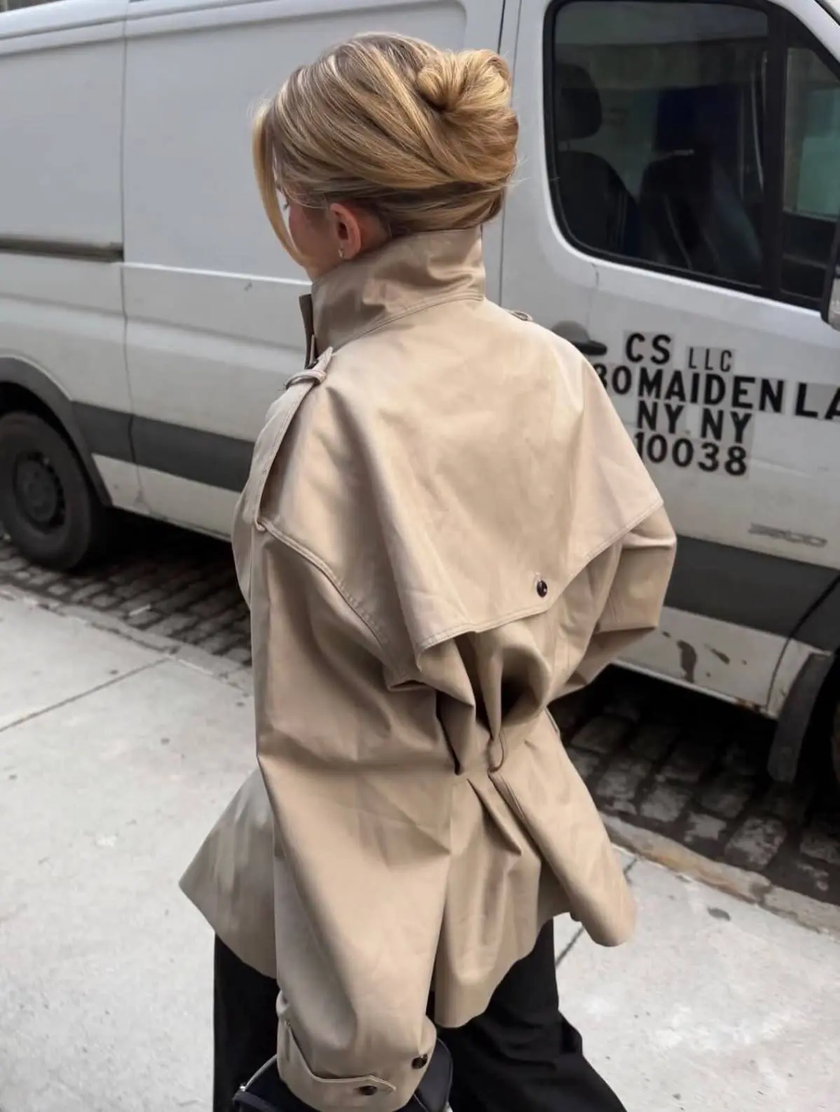 Иногда самая красивая вещь рождается в самых суровых условиях… 🌧️✨