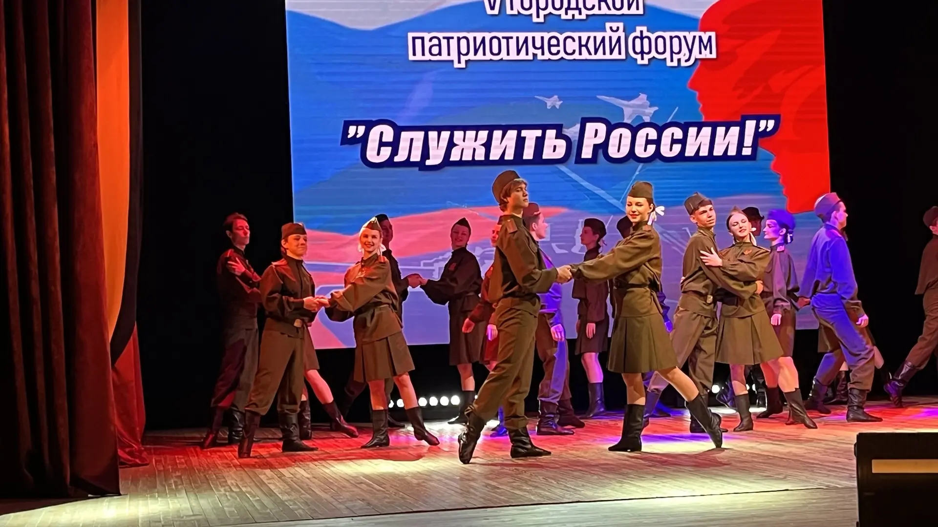 Сегодня состоялся V городской патриотический форум «Служить России!». Это был не просто слёт, а наст