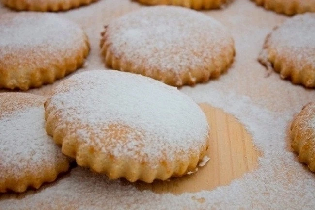 Молочный коржик