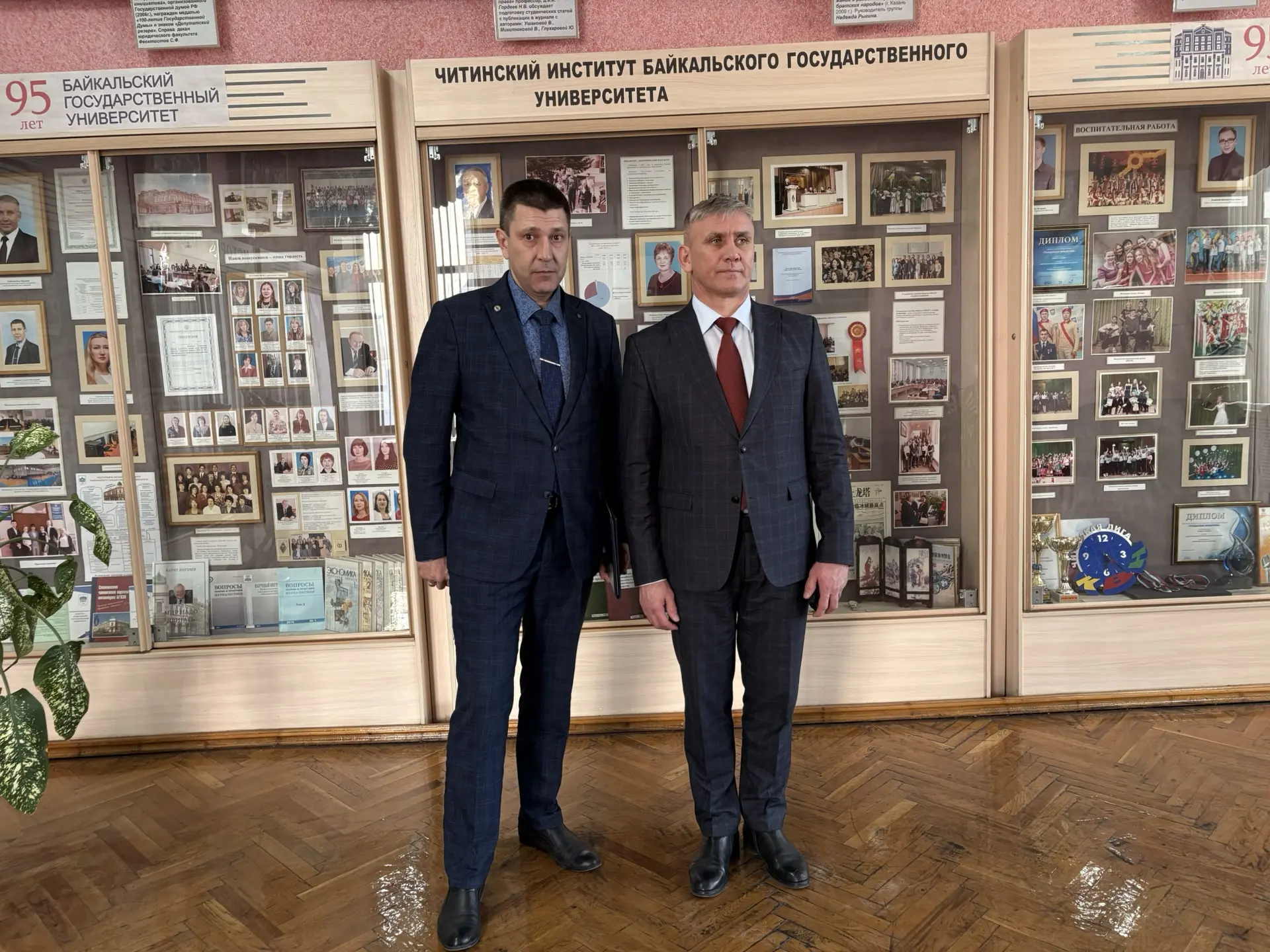 Ректор БГУ профессор О.П. Грибунов посетил Патриотический центр имени Героев России братьев Волосков
