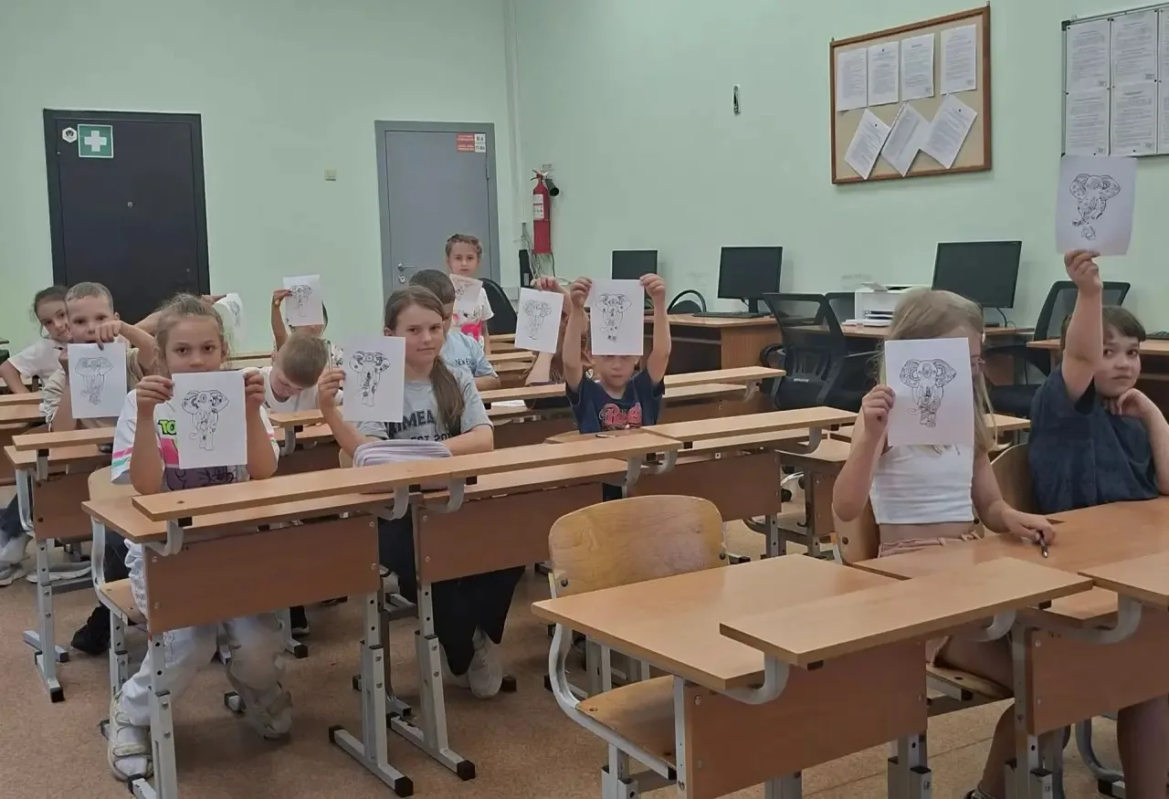 🎨 Школа интеллектуальных каникул

На одном из занятий ребята познакомились с необычной техникой рис
