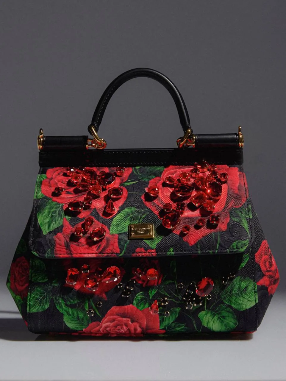 Итальянский темперамент: культовая сумка Dolce & Gabbana Sicily расцветает алыми бутона...