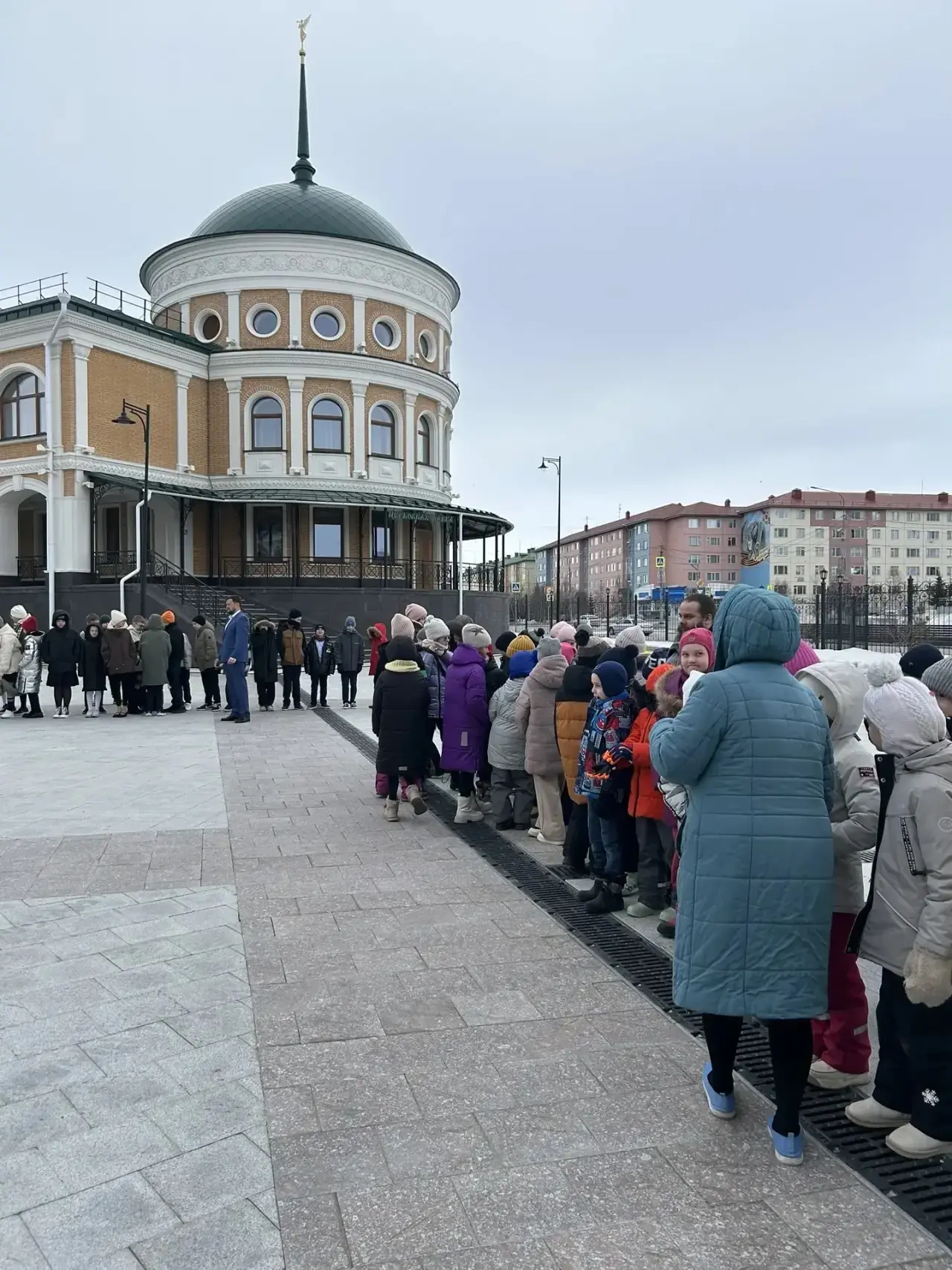 Продолжаем тренировочные эвакуации в Обдорской гимназии. Сегодня успешно эвакуировались ученики прав