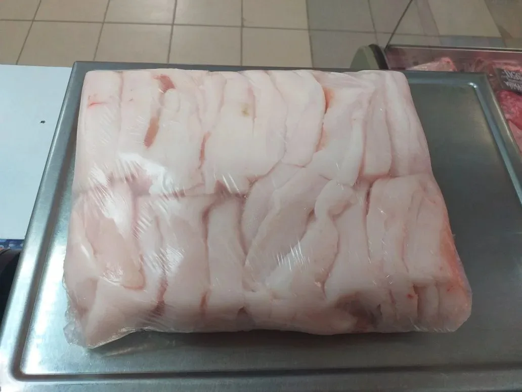 АКЦИЯ  1️⃣0️⃣0️⃣₽/КГ
Шпик боковой,без шкуры,  свежемороженый-отличается 
мягкостью, используется в п
