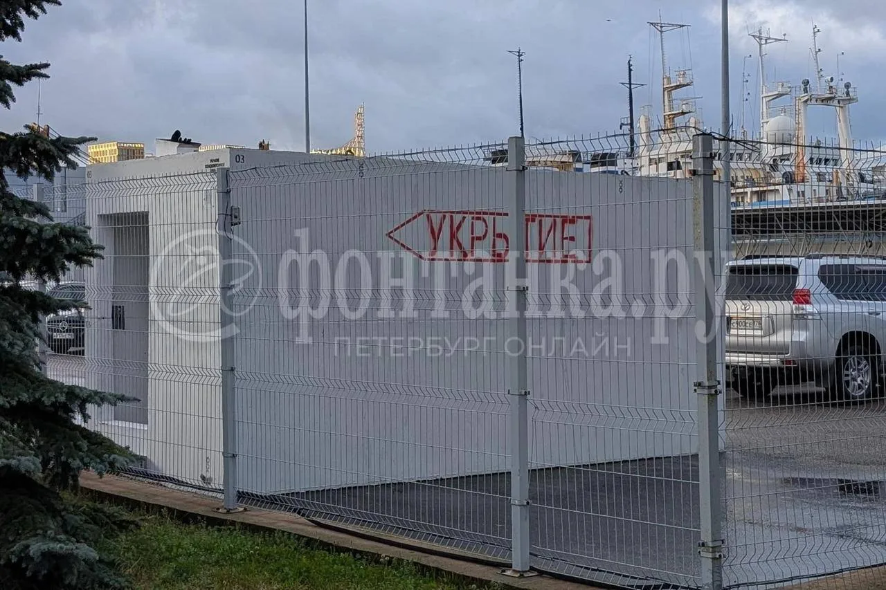 На намыве Васильевского острова в Петербурге установили защитные укрытия